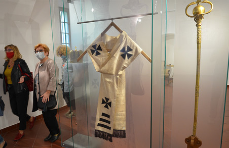 В музеї Шептицького показали жезл, Євангеліє і посуд Митрополита (ФОТО)