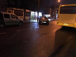 У Львові на вулиці Зерновій автохам блокував рух транспорту