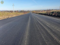 На об’їзній дорозі Золочева на Львівщині уже уклали асфальт