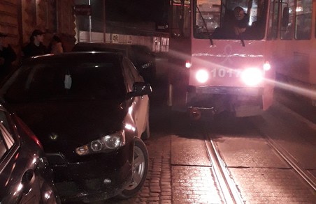 У Львові на вулиці Личаківській автохам спричинив простій трамваїв