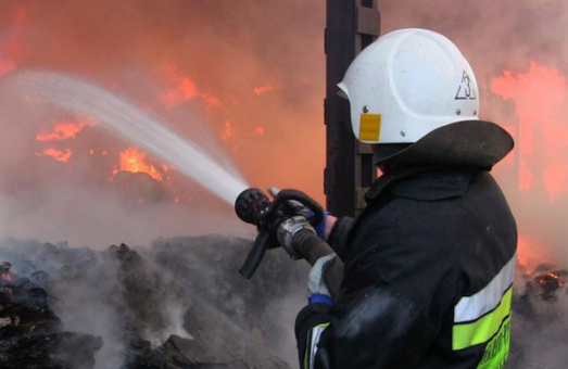 У Львові сьогодні вночі згоріла господарська будівля