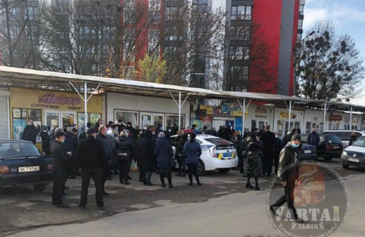 У Львові на ринку «Галицьке перехрестя» виник конфлікт між підприємцями і поліцією