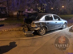 У Львові сьогодні вночі потрапив у ДТП і спалахнув легковий автомобіль
