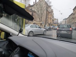 У Львові на вулиці Личаківській сталося ДТП на трамвайних коліях