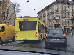 У Львові на вулиці Личаківській сталося ДТП на трамвайних коліях