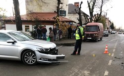 У Хирові на Львівщині через зіткнення легковика і мотоцикла травмувався дворічний пішохід