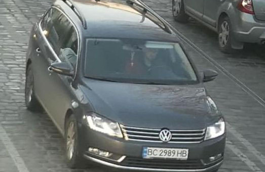 У центрі Львова на офіційній паркові викрали автомобіль