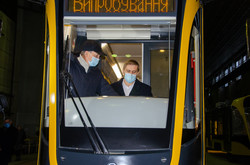 В Дніпрі збирають повністю низькопідлоговий український трамвай