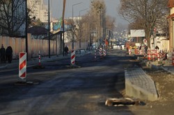 У Львові на вулиці Богдана Хмельницького уже укладають асфальт на ділянці від вулиці Механічної до вулиці Олійної