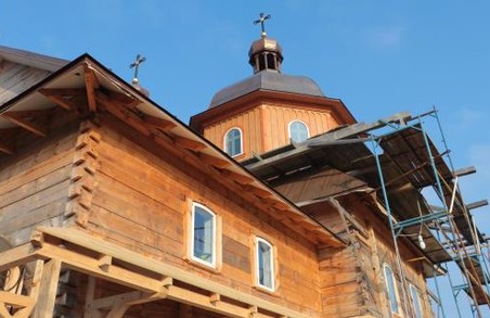 У Глиницях на Львівщині завершують реставрувати 200-літню дерев’яну церкву