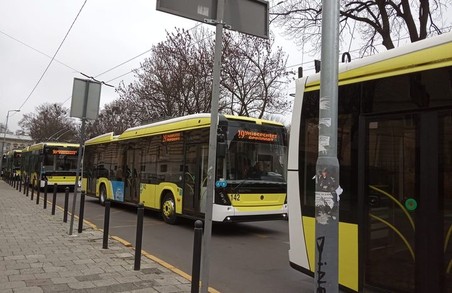 Сьогодні у центрі Львова спостерігали «парад тролейбусів»