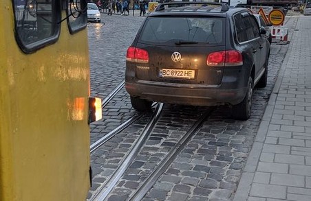 У Львові автохам заблокував роботу трамваїв «двійки»
