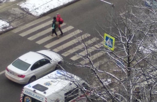 У Львові на пішохідному переході збили юнака