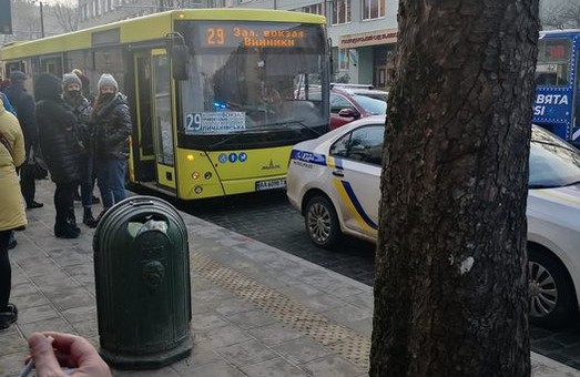 У Львові поліція знову взялася до перевірок громадського транспорту