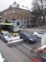 У Львові через автохама трамваї не їдуть на Коновальця