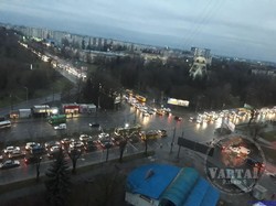 На вулицях Стрийській, Науковій та Хуторівці у Львові сьогодні зранку стався транспортний колапс