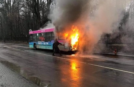 У Львові під час роботи на маршруті загорівся автобус MAN