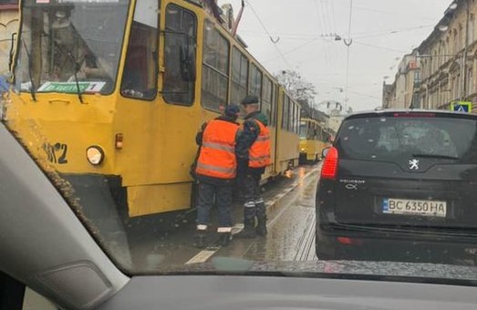 У Львові на вулиці Личаківській опівдні зупинилися трамваї