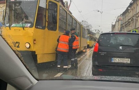 У Львові на вулиці Личаківській опівдні зупинилися трамваї
