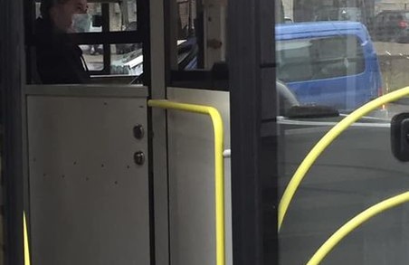 Водії комунальних автобусів Львова відмовляють школярам у безкоштовному проїзді