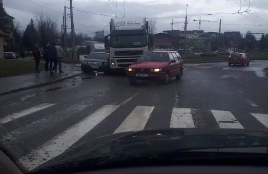 У Львові на кільці ДБК сталася аварія – тролейбуси не їдуть в сторону Сихова