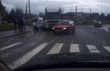 У Львові на кільці ДБК сталася аварія – тролейбуси не їдуть в сторону Сихова