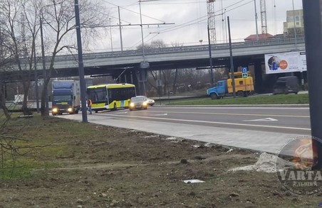 Зранку у Львові на Хуторівці виникли проблеми із рухом тролейбусів