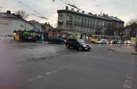 У Львові трамвай заблокував рух на перехресті вулиць Бандери і Антоновича