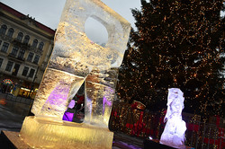 У центрі Львова митці створили льодові скульптури (ФОТО)