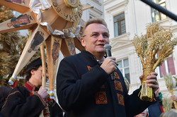 У Львові встановили 4-метровий дідух, символ Різдва (ФОТО)