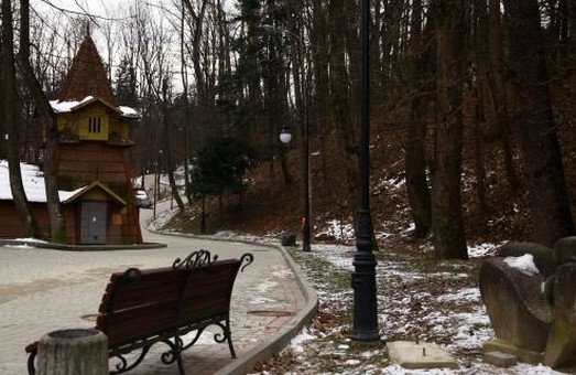 У Трускавці на Львівщині реконструюють центральний парк