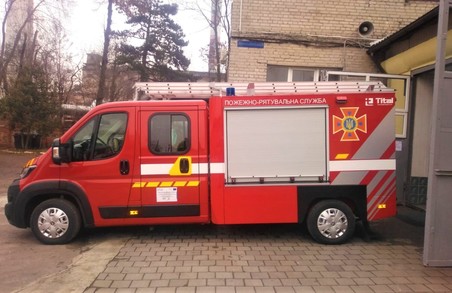 Львівські рятувальники отримали пожежний автомобіль першої допомоги