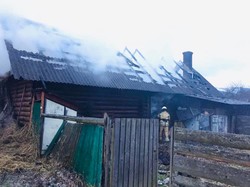 У Коростові на Львівщині під час пожежі постраждала літня жінка
