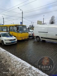 У Львові на вулиці Городоцькій автобус комунального АТП № 1 потрапив у ДТП