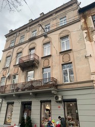 У центрі Львова руйнується історичний будинок