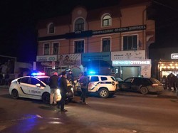 У Стрию на Львівщині вчора ввечері п’яний водій «Ауді» пошкодив інший легковик і врізався в огорожу магазину оптики