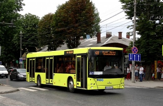 У Львові автобуси маршруту № 40 знову курсують по вулиці Личаківській біля Винниківського озера
