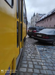 У Львові позашляховик заблокував рух трамваїв кількох маршрутів