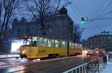 У Львові в ранкову годину «пік» на Личаківській зупинилися трамваї