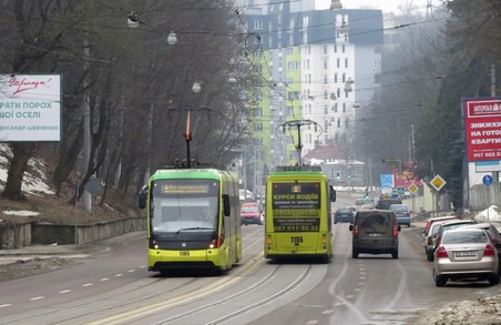 У Львові на трамвайній лінії на Сихів уже вийшов із ладу силовий кабель