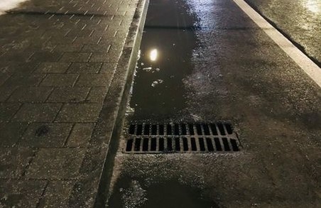 У Львові на вулиці Хуторівці, яку недавно відремонтували, виявили проблеми із водовідведенням