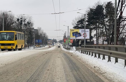 Львів’яни жаліються на неприбрані від снігу вулиці