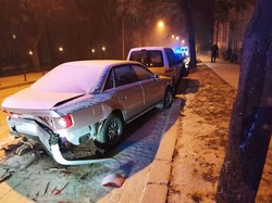 Сьогодні зранку у Львові на вулиці Лисенка нетверезий водій пошкодив три припарковані автівки