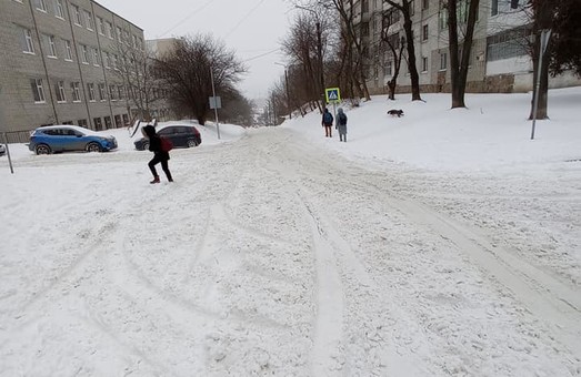 Мешканці мікрорайону «Збоїще» у Львові жаліються на нечищені від снігу вулиці