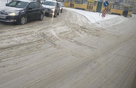 У Львові негода заблокувала роботу трамвая на Сихів