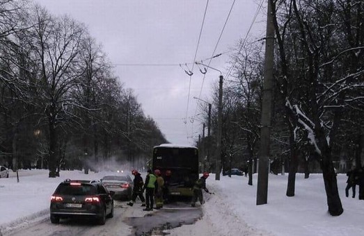 У Львові другий за добу інцидент із задимленням громадського транспорту – на цей раз із автобусом