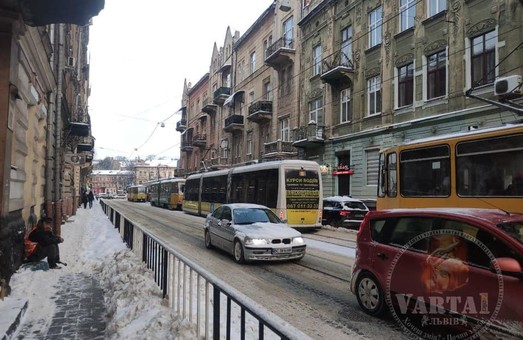 У Львові через ДТП призупинився рух трамвая на Сихів