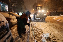 У Львівській міськраді кажуть, що на вулицях міста із снігом бореться майже сотня одиниць спецтехніки (ФОТО)