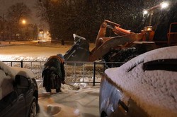 У Львівській міськраді кажуть, що на вулицях міста із снігом бореться майже сотня одиниць спецтехніки (ФОТО)