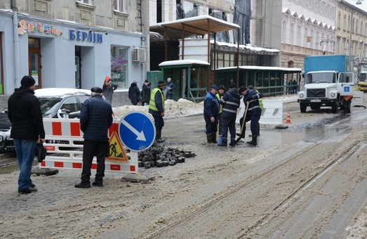 У центрі Львова прорвало труборпровід діаметром 600 мм.